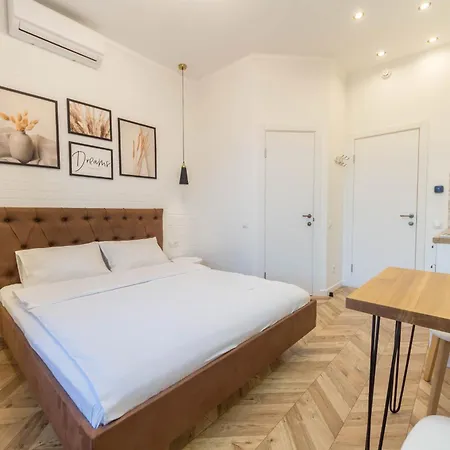 Apartment дизайнерські у центрі біля цуму Kyiv